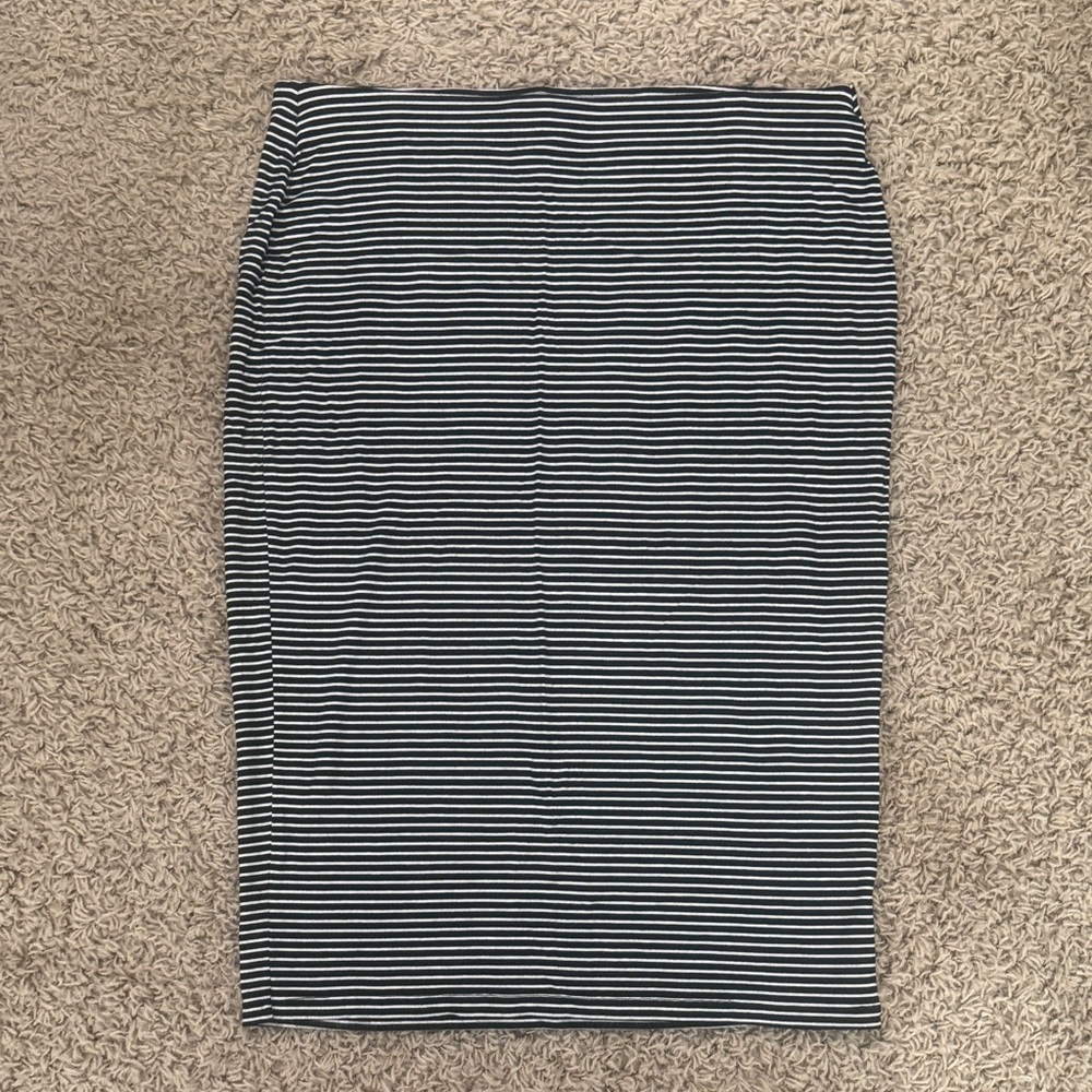 Old Navy Black and White Striped Pencil Skirt